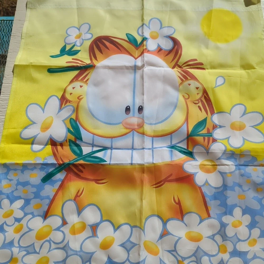 Rare  Garfield Welcome Large  Garden Flag Daisies Spring PAWS